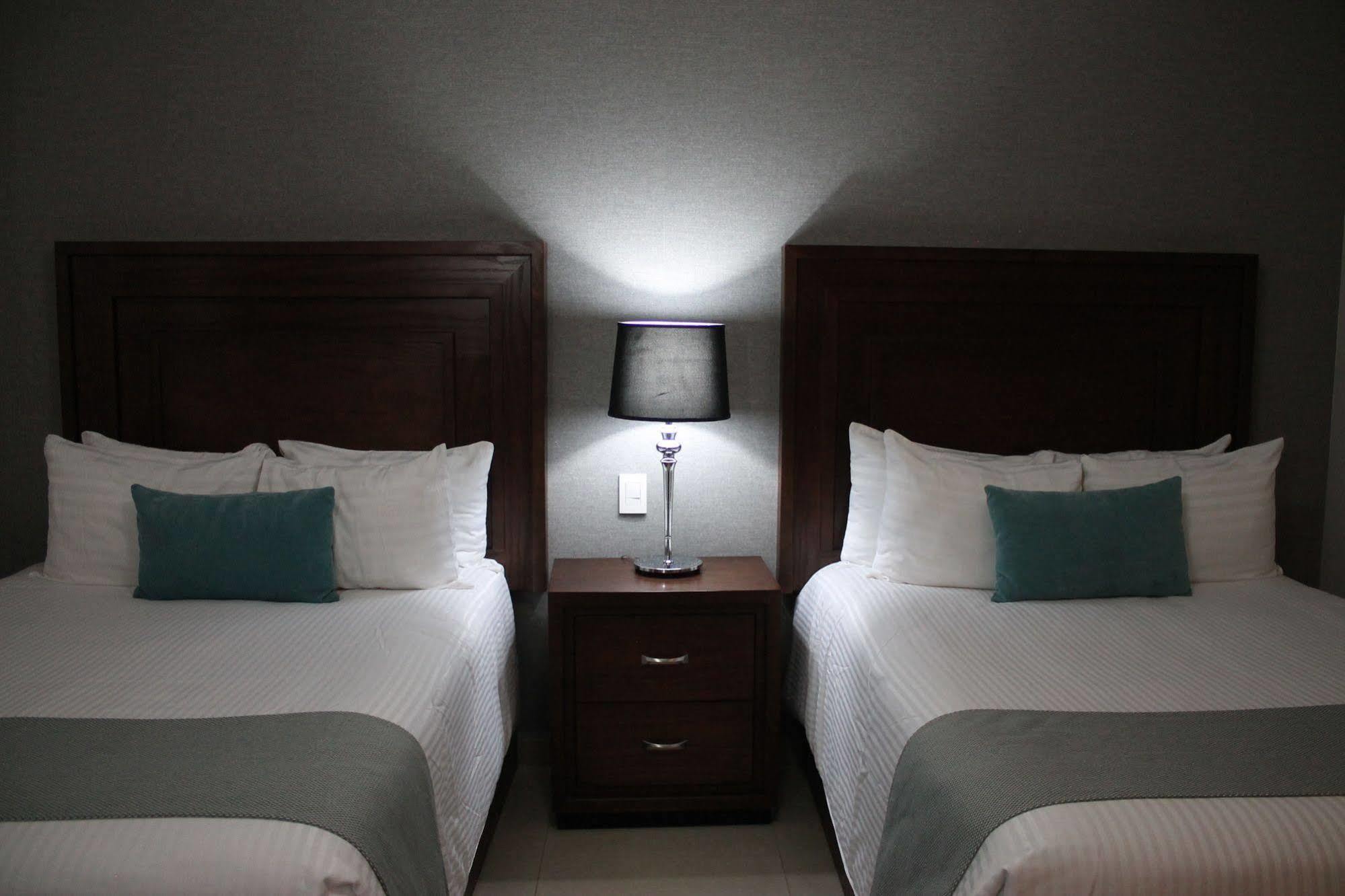 Hotel Suites Mexico Plaza Leon Campestre Exterior foto